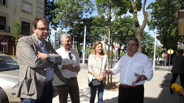 ¡Quien a buen árbol se arrima..!, en Sevilla