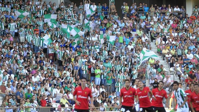 La afición pide al Córdoba un proyecto claro y definido