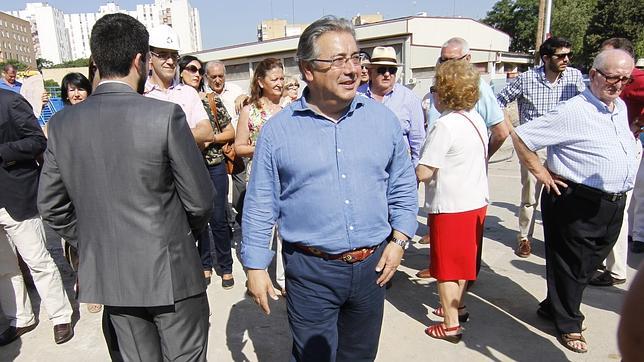 Zoido: «Esto es el mundo al revés, Espadas ha perdido dos elecciones y yo he ganado tres»