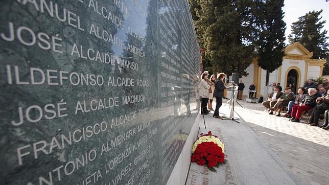 Muro de la memoria en el cementerio de la Salud