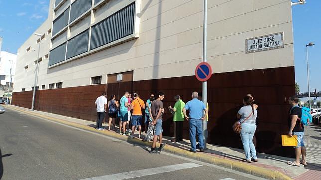 Quejas y largas esperas en el Registro Civil por la sobrecarga de trabajo