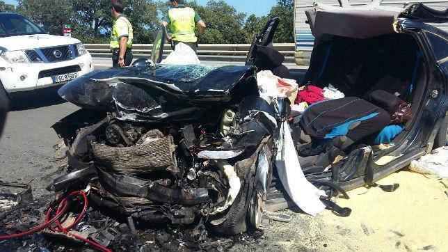 Dos heridos graves tras un choque frontal en Cádiz