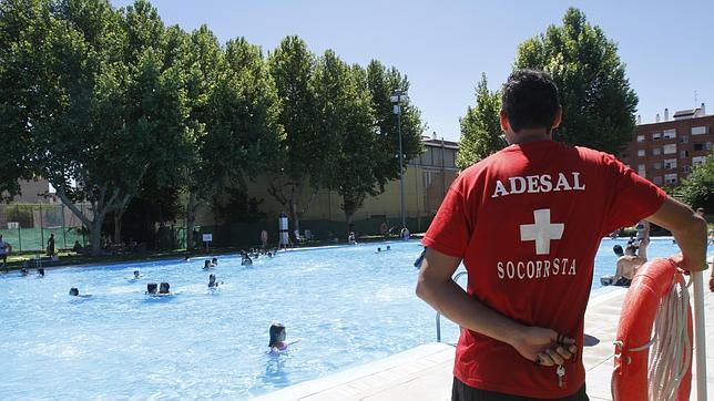 Diez consejos para bañarse seguro en una piscina