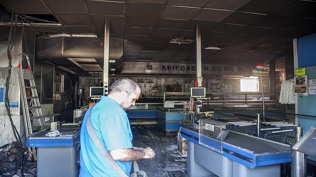 Un incendio obliga a desalojar un edificio de cuatro plantas