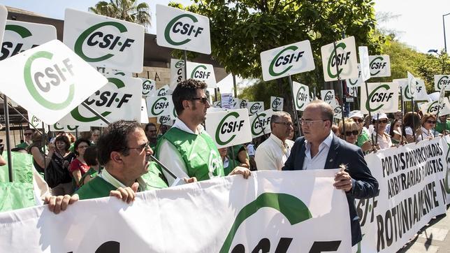 La Junta de Andalucía abonará en 2016 el 25% de la extra de 2012 a los funcionarios