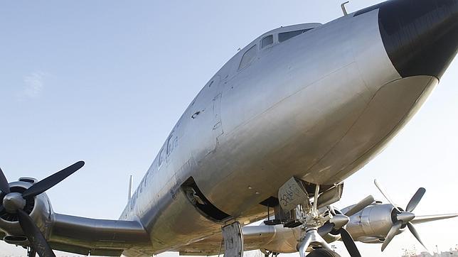 Desalojado un grupo de jóvenes del avión del Balcón del Guadalquivir