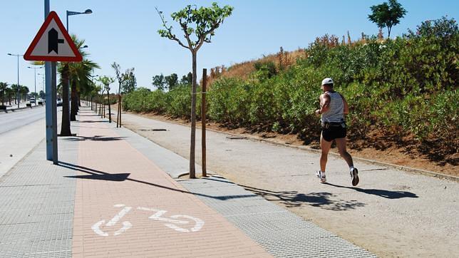 Las aceras de la avenida Adolfo Suárez de Dos Hermanas, «inacabadas» desde hace siete años