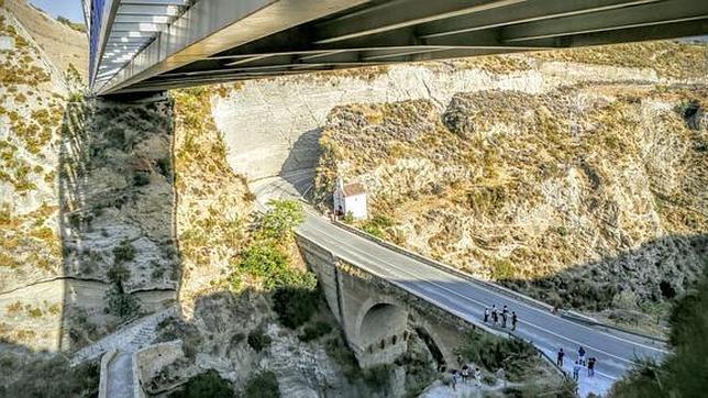 La cuerda que sujetaba a la joven fallecida mientras hacía «puenting» no estaba rota