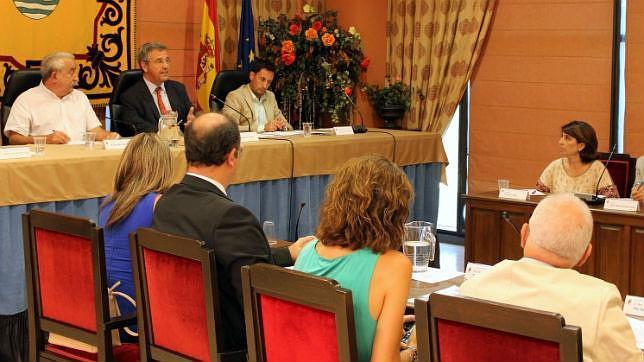 Estepona aumenta su ayuda a las cofradías