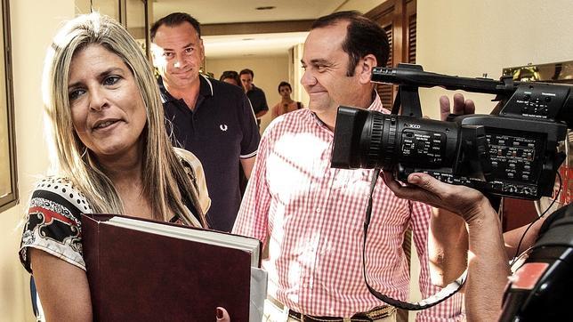 Piden un año de cárcel para la exalcaldesa de Bormujos por cohecho al recibir un bolso de marca