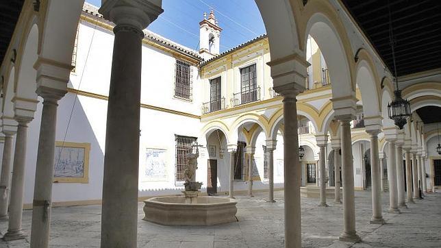 Visita el Hospital de la Caridad a la luz de los candiles