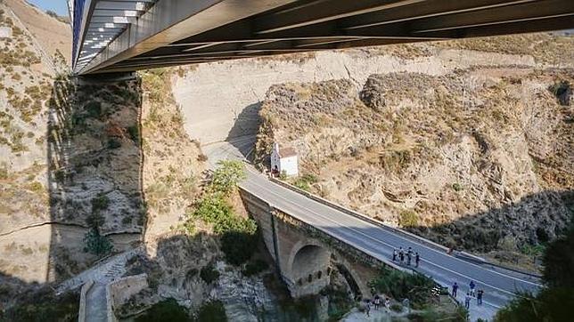 Dos imputados por la muerte de la joven que hacía «puenting» en Granada