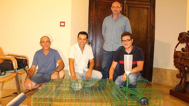 Unas jaulas especiales atraparán las palomas en el casco urbano de Aguilar