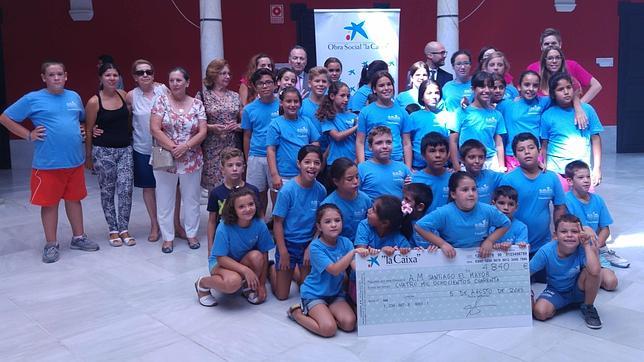 La asociación de mujeres «Santiago el Mayor» de Utrera recibe más de 4,000 euros de La Caixa
