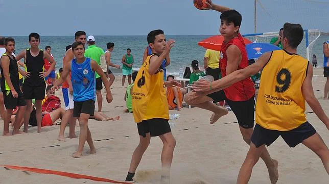 Importante presencia del balonmamo playa utrerano que compite en el Campeonato de España