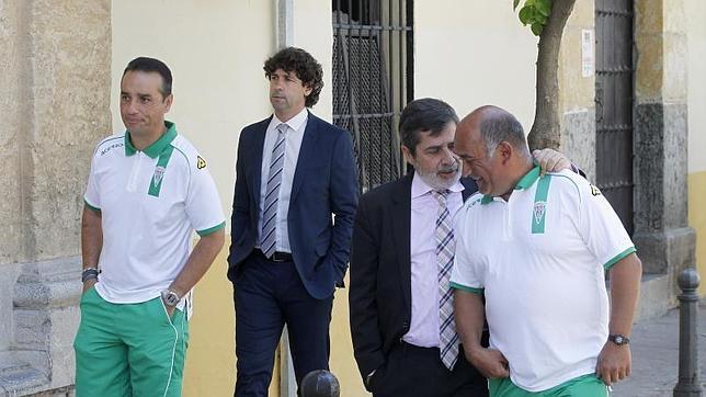 Aitor Fernández vuelve a sonar para el lateral