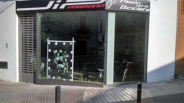 Sorprendidos mientras intentaban asaltar una tienda de bicicletas en Utrera