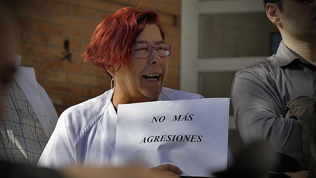 «Me empujaron con violencia contra una camilla y estuve dos meses de baja»