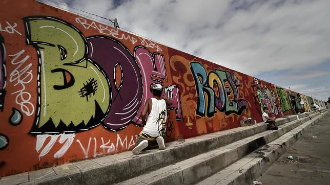 Grafitis para el «muro de la vergüenza» de Las Tres Mil Viviendas