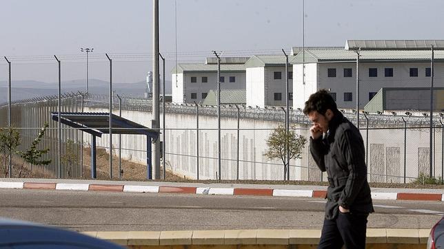 Denuncian un intento de motín en la prisión de Alcolea