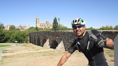 Un ciclista de Punta Umbría atravesará Los Alpes en apoyo a los niños hospitalizados