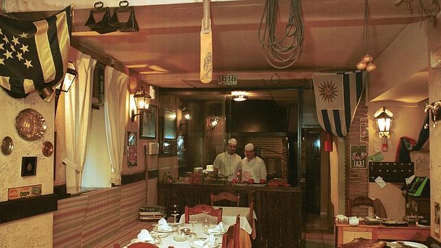 Interior del restaurante El Novillo Precoz, en la calle Caballerizas Reales
