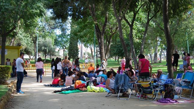 Varios días de acampada para ver en primera fila a Abraham Mateo