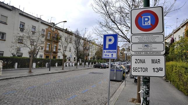 Los comerciantes sevillanos, contrarios a la supresión de plazas de la zona azul