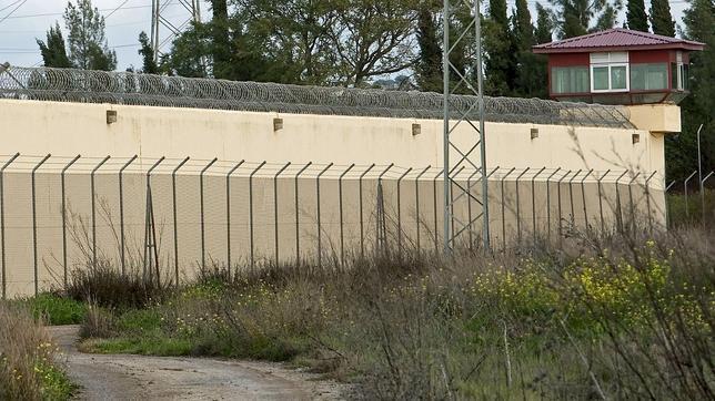 Los funcionarios consiguen sofocar un motín en la cárcel de Sevilla-I