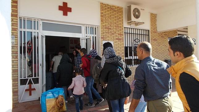 Llega un nuevo grupo de refugiados sirios al centro de Cruz Roja en Puente Genil