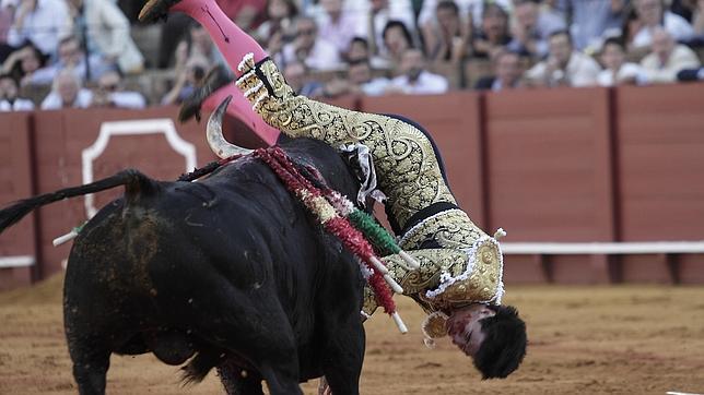 Sólo Esaú Fernández responde ante Alcurrucén en la Maestranza