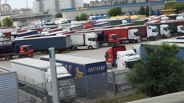 Los transportistas piden a la Junta la devolución de los impuestos de más en la gasolina