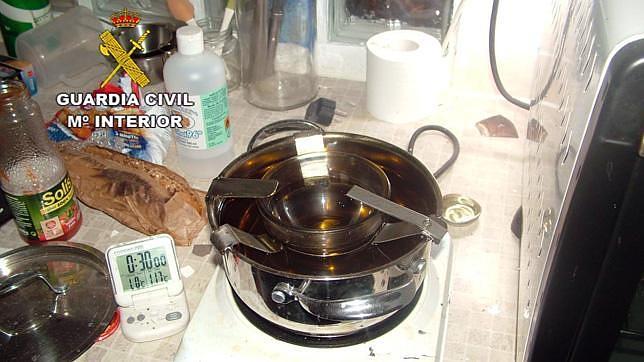 Provoca una explosión al producir aceite de marihuana en su vivienda de Almería