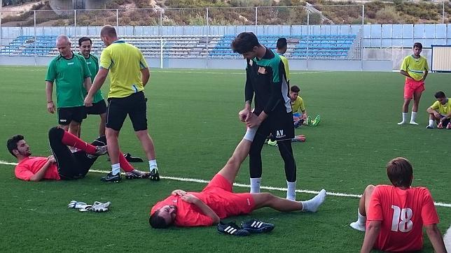 Falete se rodea de jóvenes emprendedores para resistir a una misión imposible