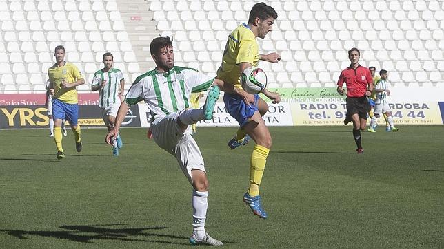 El Córdoba B y Lucena, goleados y sin liderato y en descenso