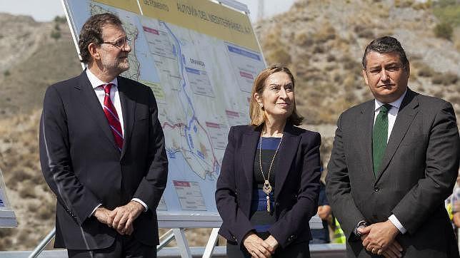 Rajoy inaugura el último tramo de la A-7 a su paso por Granada