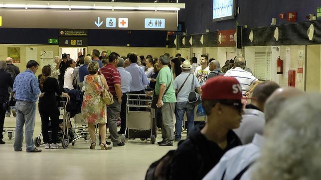 Una protesta laboral provoca el desvío de seis vuelos en el aeropuerto de Sevilla