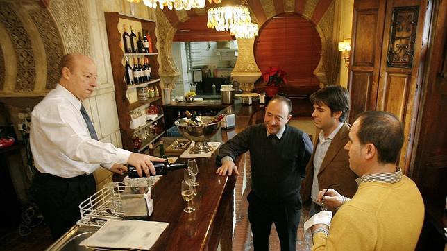 Barra de la taberna Casa Rubio