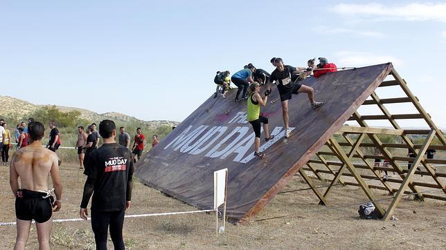 La carrera de obstáculos «Mud Day» de Alcalá de Guadaíra aspira a los 5.000 inscritos