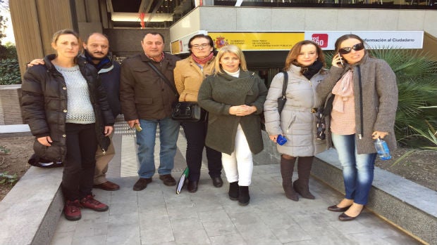 La alcaldesa de Jerez, junto a miembros de la oposición, en Madrid