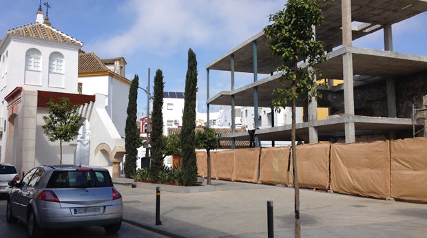 Estructura del edificio junto a la torre del Olivar / L.M.