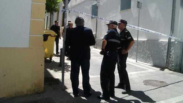 La mujer tiroteada el viernes por su expareja permanece estable dentro de la gravedad