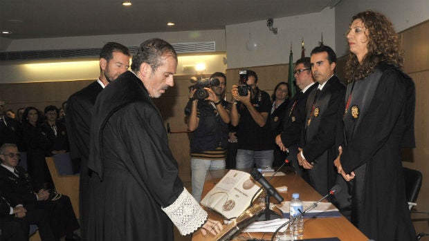 Momento en el que Lara jura el cargo