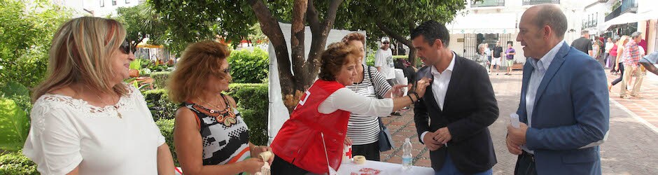El alcalde, José Bernal, durante el pasado «Día de la Banderita» que celebra Cruz Roja