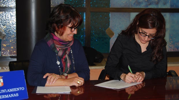 Firma del convenio entre el Ayuntamiento de Dos Hermanas y Asisttel Servicios Asistenaciales