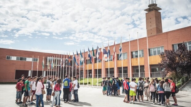 Los estudiantes de Alcalá tienen pocas opciones de transporte público para ir a la Olavide