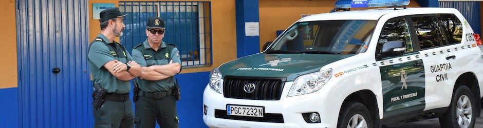 La Guardia Civil custodia las oficinas del Marbella durante el registro