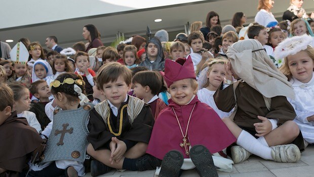 Los alumnos de infantil han acudido a clase vestidos de diferentes santo
