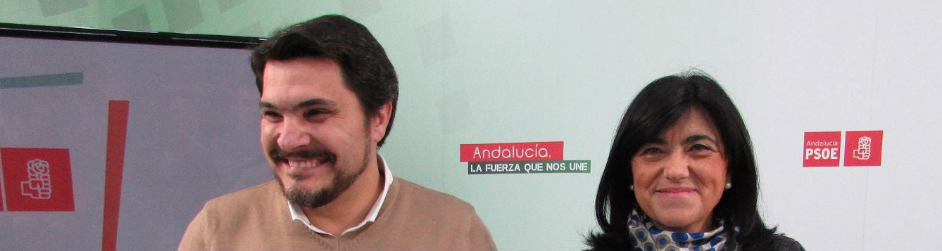 El alcalde de Marmolejo, Manuel Lozano, junto a la presidenta del PSOE de Jaén, Francisca Medina