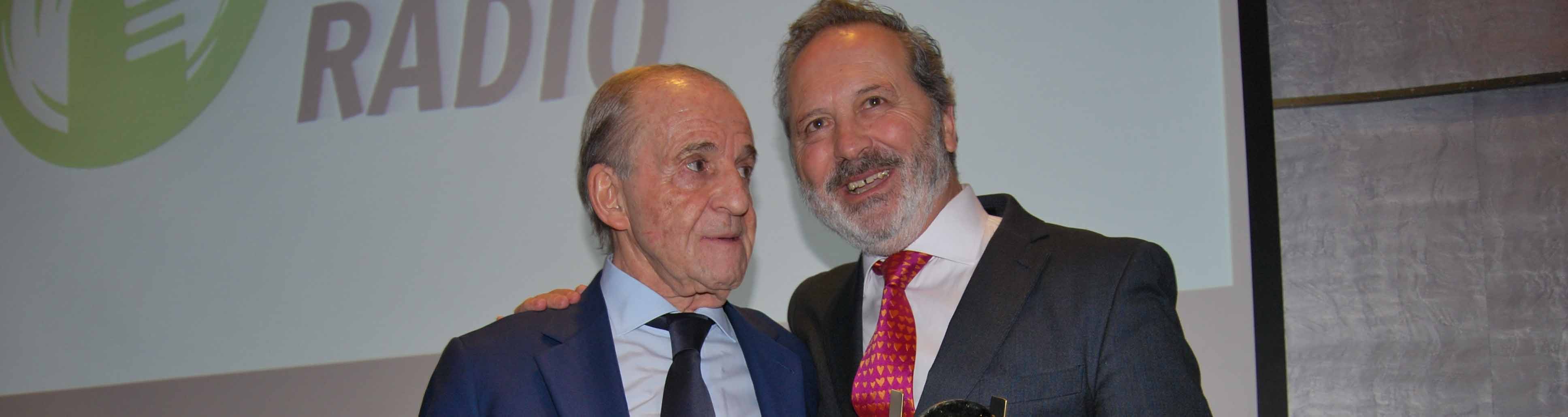 José Boje, director de COPE Utrera, junto a la leyenda de la radio José María García